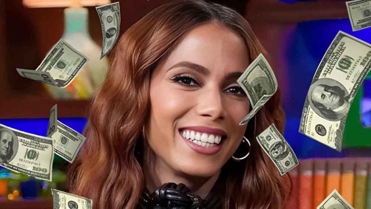 Anitta em performance no palco após recusar contrato milionário com empresa de jogos