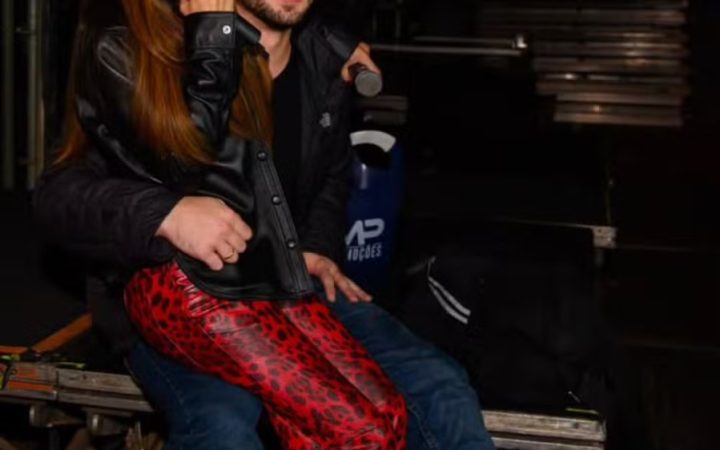 Maiara e Felipe Cavalliere posam juntos nos bastidores de evento sertanejo em Extrema